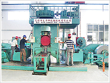 由于轧机轴承是轧机在使用的时间较量需要的部件，，，，以是一样平常使用轧机的企业都会提前购置一些轧机轴承。。。这样纵然在使用的时间需要替换，，，，也不会影响到装备的运行。。。而这些所购入的轴承在安顿的时间也是有一定的要求的，，，，若是安顿不是很是适当可能会造成最终的毁损。。。